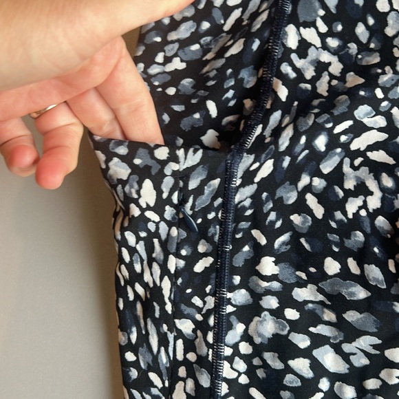 Athleta Crop Leggings with Side Pockets - Picture 3 of 10